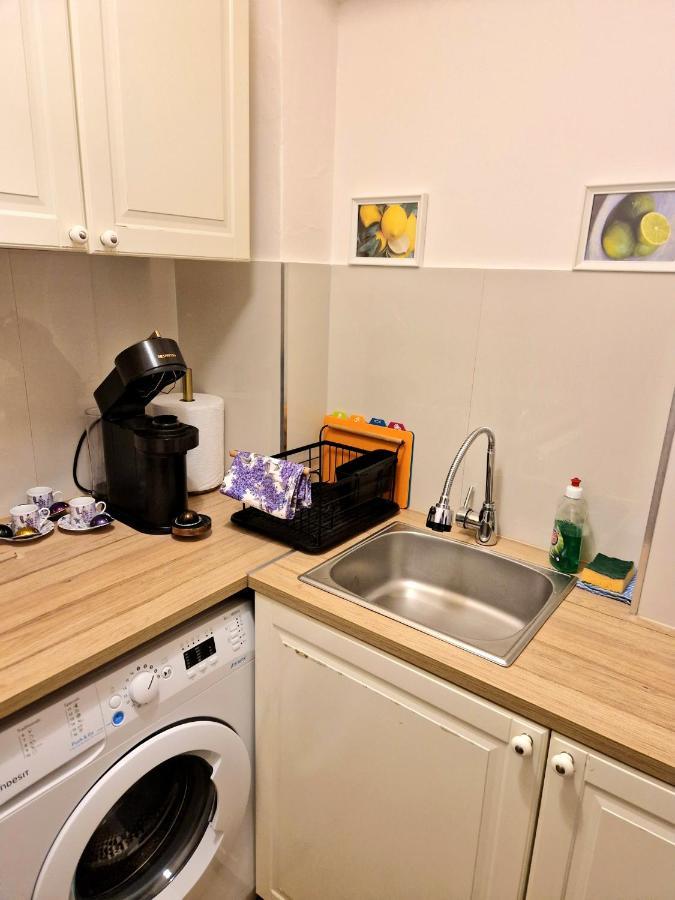 Sara -Mikolajska - Rynek - Netflix Hydromassage Apartment Krakow Bagian luar foto