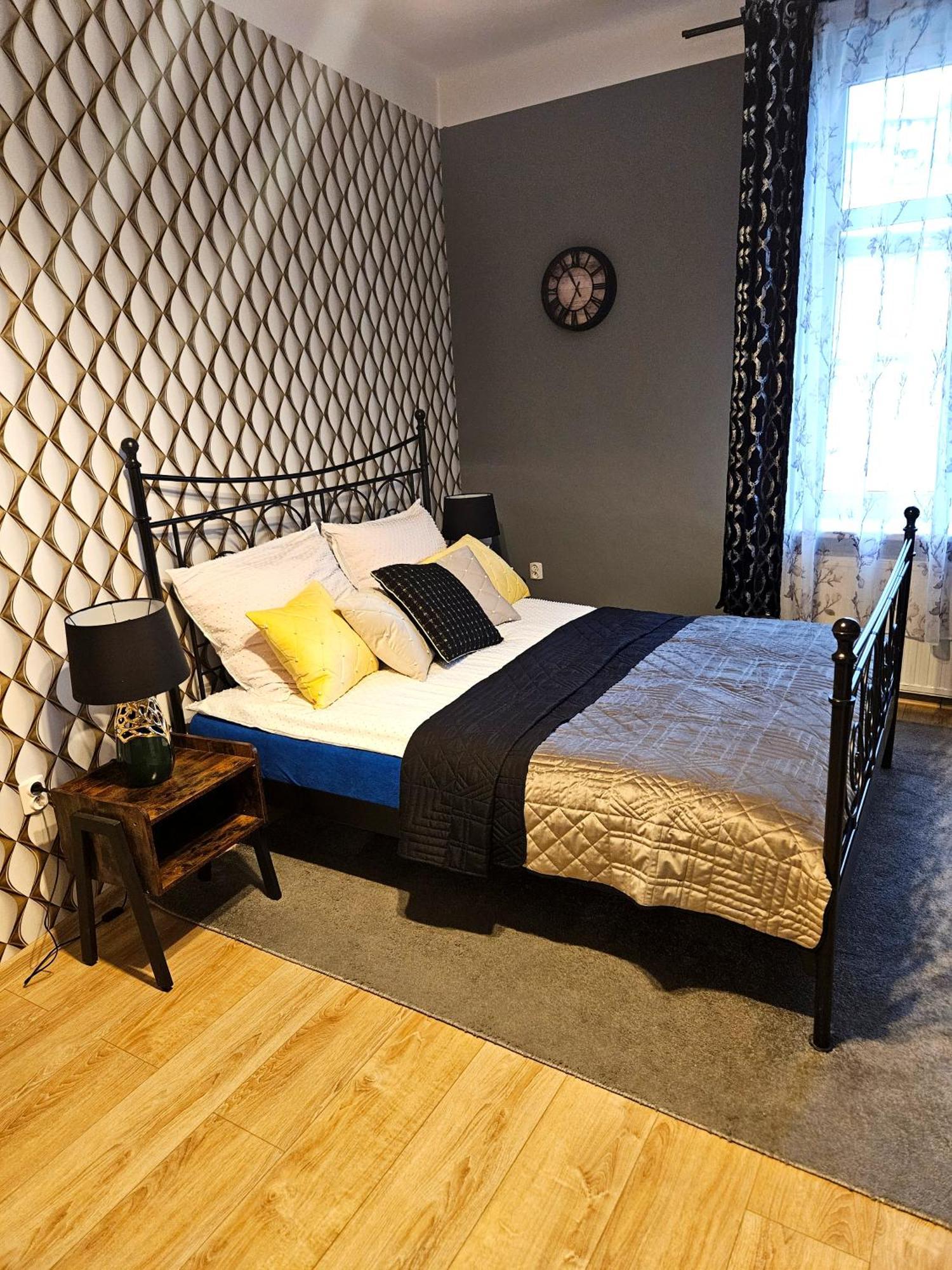 Sara -Mikolajska - Rynek - Netflix Hydromassage Apartment Krakow Bagian luar foto