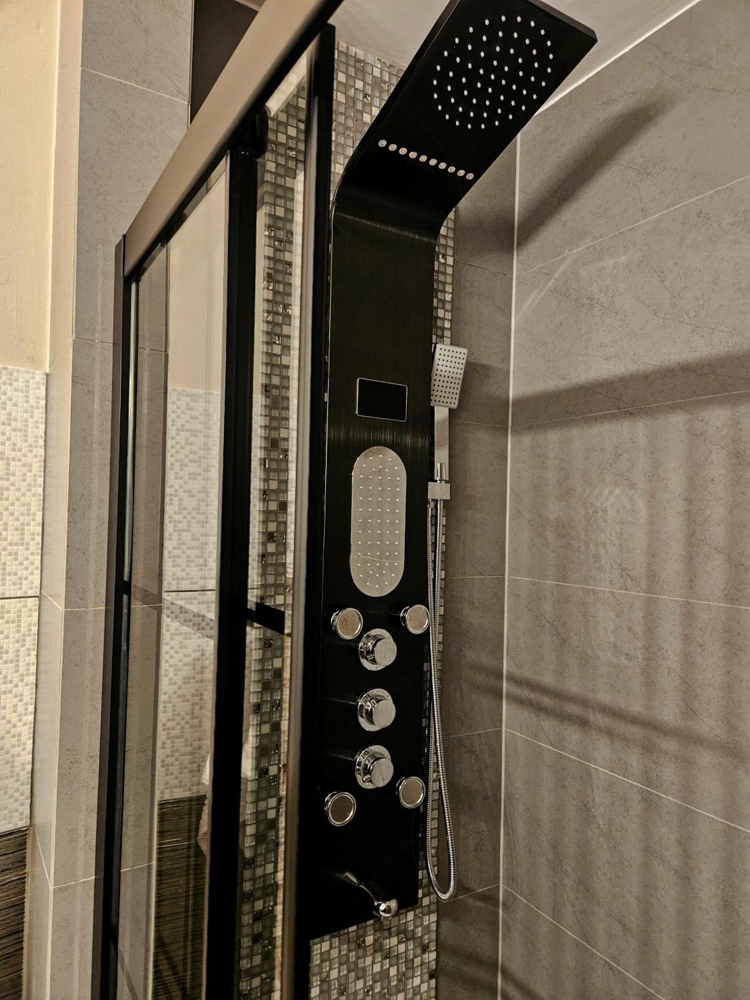 Sara -Mikolajska - Rynek - Netflix Hydromassage Apartment Krakow Bagian luar foto