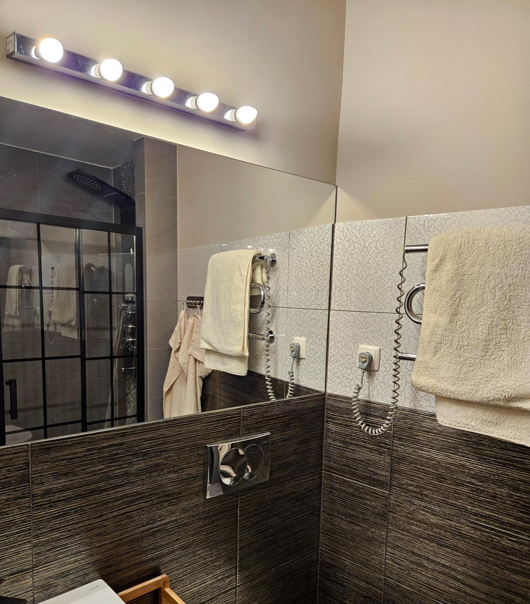 Sara -Mikolajska - Rynek - Netflix Hydromassage Apartment Krakow Bagian luar foto