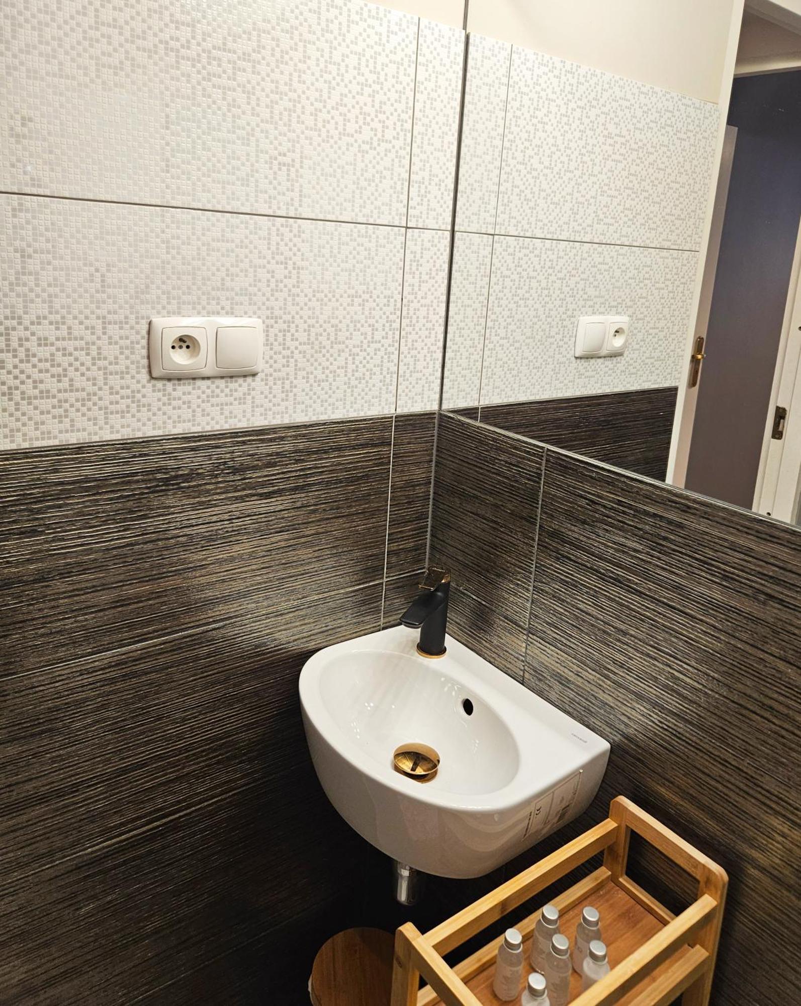 Sara -Mikolajska - Rynek - Netflix Hydromassage Apartment Krakow Bagian luar foto